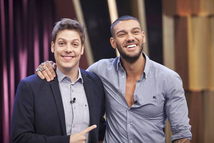 Lucas Lucco fala sobre o assédio das fãs no Programa do Porchat