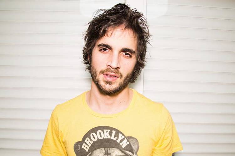 Fiuk viverá triângulo amoroso em novela