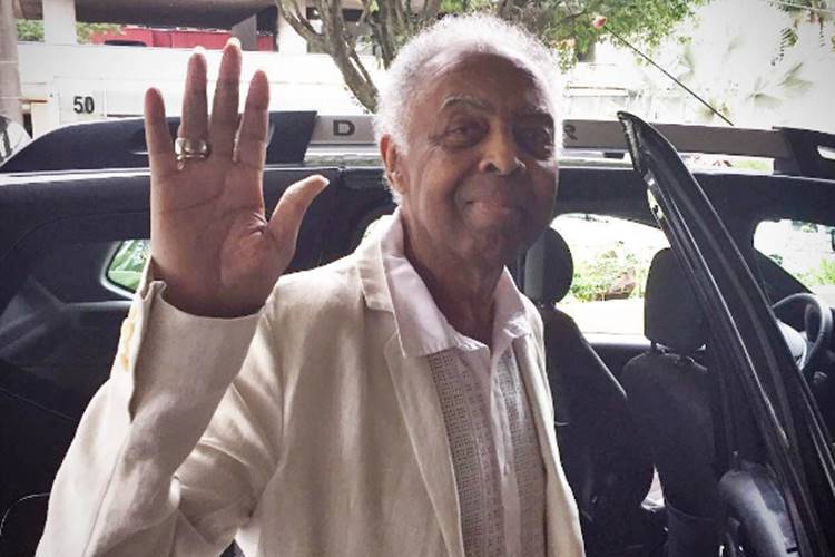 Gilberto Gil recebe alta de hospital e confirma apresentação no próximo fim de semana