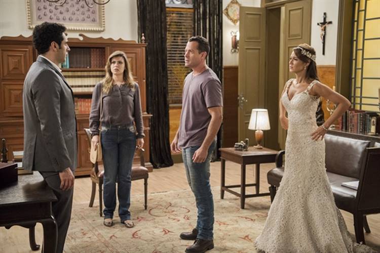 Haja Coração - Beto conta a Tancinha o que fez para separá-la de Apolo Globo/Estevam Avellar