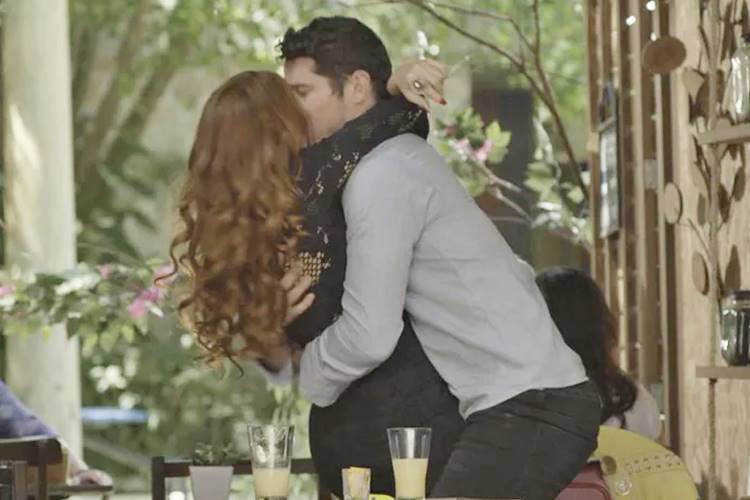 Haja Coração - Leonora beija Adonis Foto: TV Globo/Reprodução