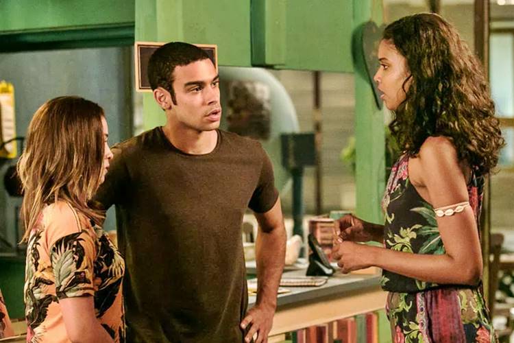 Joana corta clima entre Jéssica e Belloto