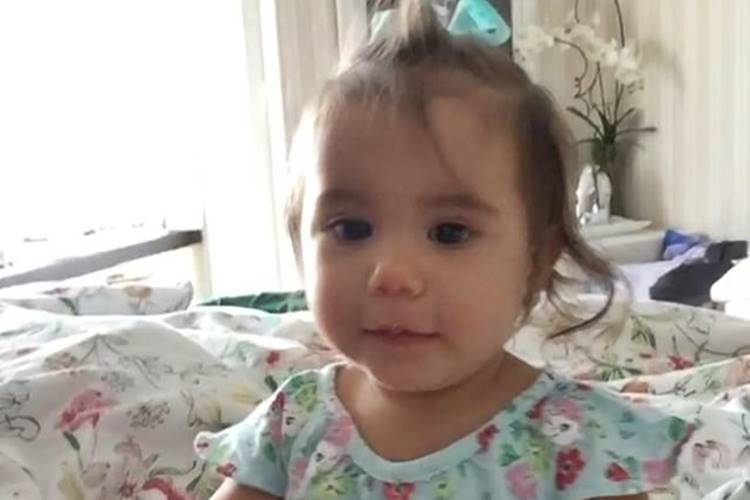 Deborah Secco deseja bom dia a seguidores com vídeo fofo de Maria Flor