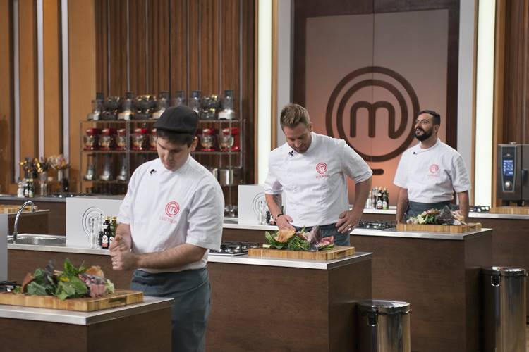 Cozinheiros enfrentam o desafio da Caixa Misteriosa no ‘MasterChef Profissionais’