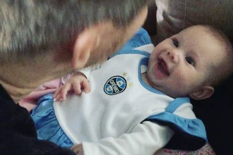 Michel Teló posta vídeo conversando com a filha