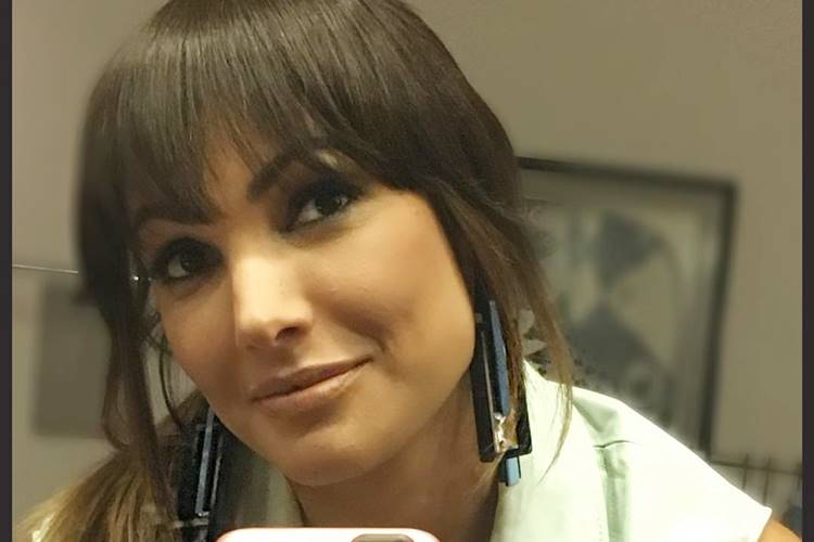Patrícia Poeta posta foto com novo visual