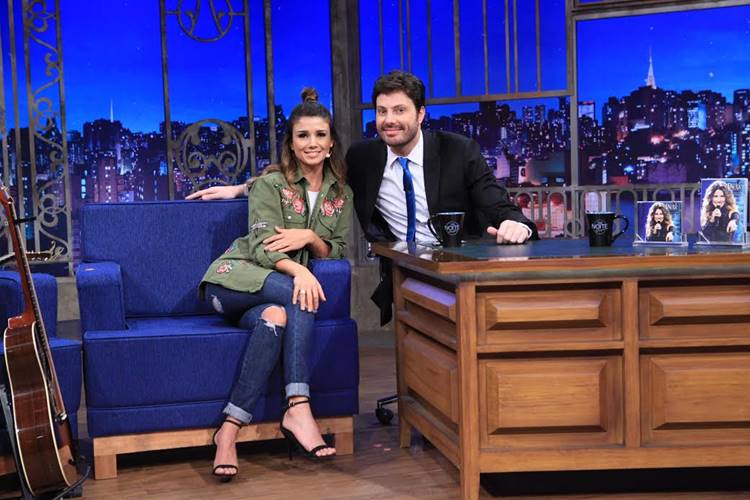 Danilo Gentili recebe Paula Fernandes no The Noite