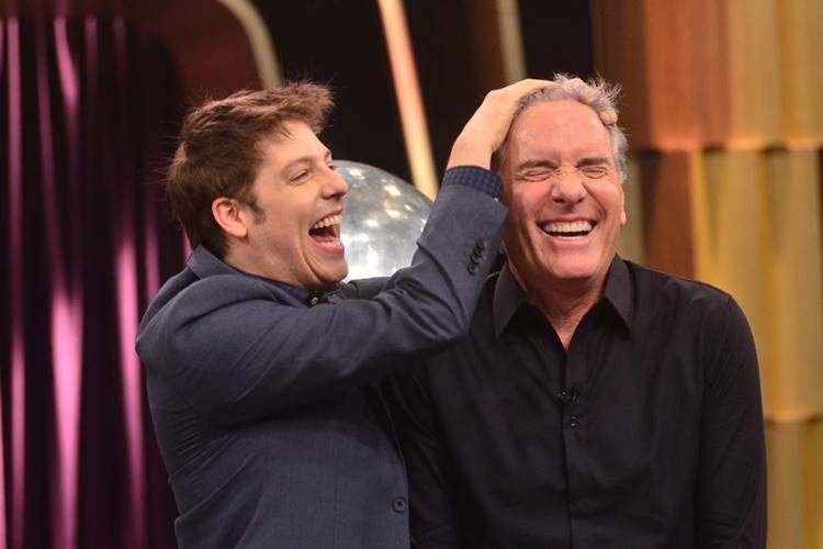 Fábio Porchat realiza sonho de ‘descabelar’ Roberto Justus