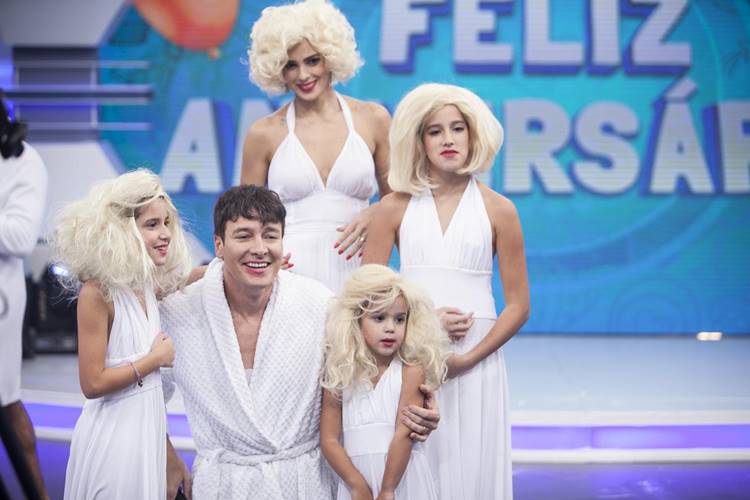 Rodrigo Faro ganha festa de aniversário surpresa em seu programa