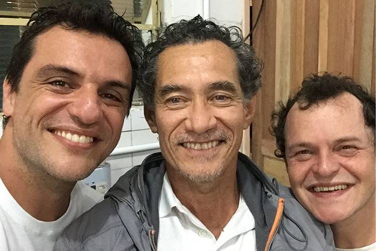 Substituindo Domingos Montagner, Rodrigo Lombardi começa a gravar série e homenageia o ator falecido