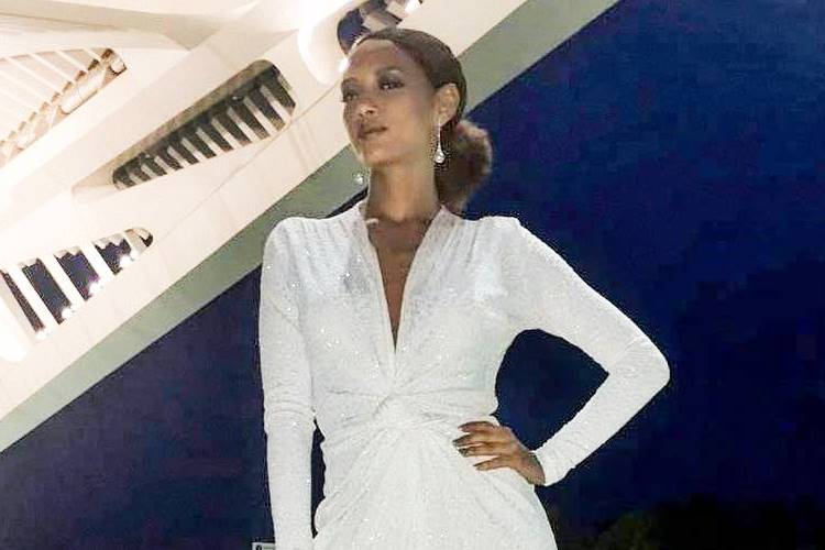 Tais Araújo chama atenção em premiação no Rio de Janeiro