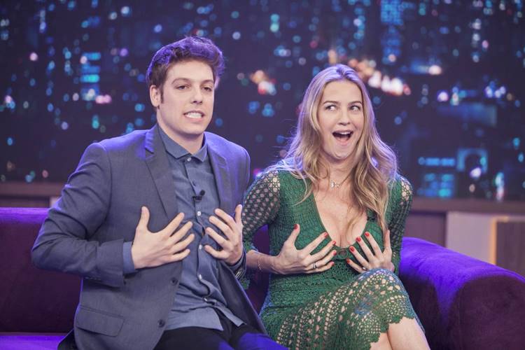 Luana Piovani fala sobre a decisão de colocar silicone em entrevista para Fábio Porchat