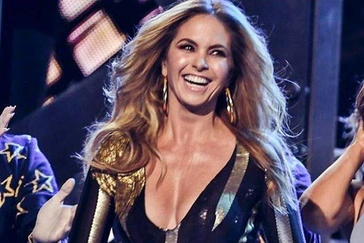 Lucero chega ao Brasil e fãs vão à loucura