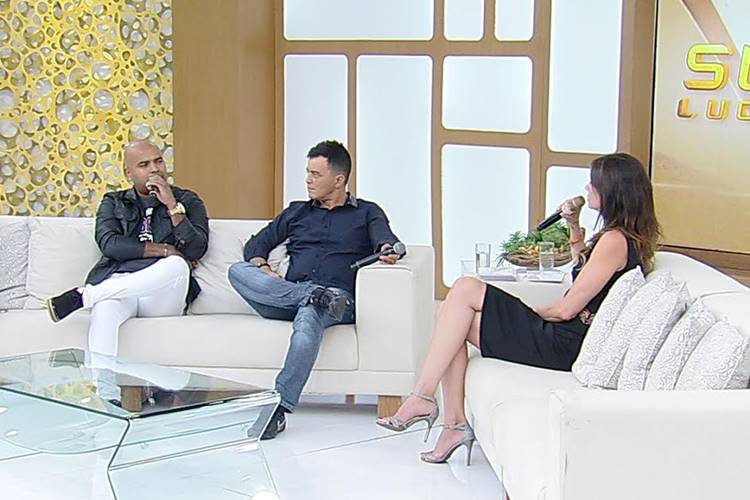 Luciana Gimenez entrevista Renner. Fotos: Divulgação RedeTV!
