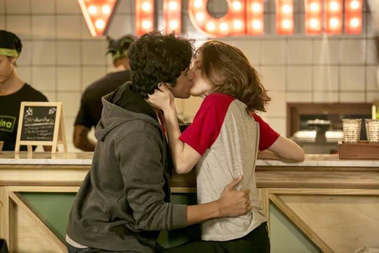 Malhação: Juliana e Jabá assumem namoro