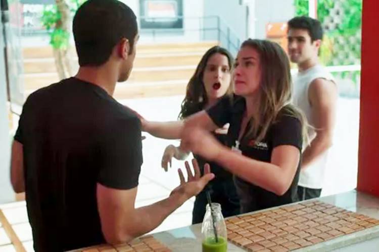 Nanda e Rômulo flagram Belloto e Jéssica aos beijos