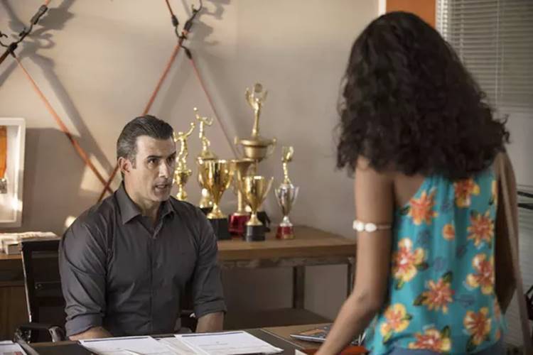 Malhação: Ricardo conta a Joana sobre relacionamento com Carmem