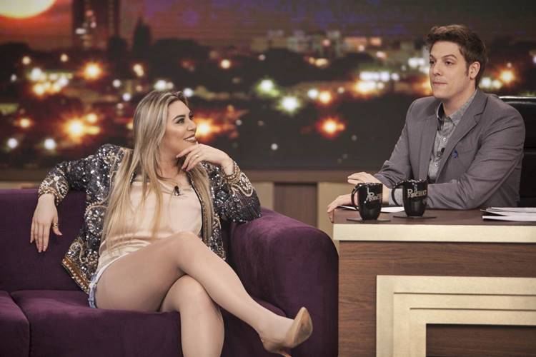 “Perdi 33 quilos”, revela Naiara Azevedo, cantora do hit “50 Reais”