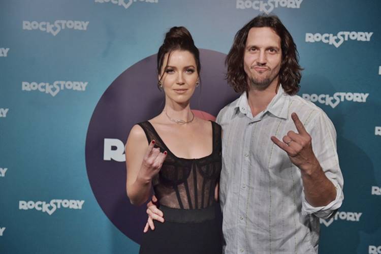 Elenco comanda pocket show em lançamento da nova novela das sete, ‘Rock Story’