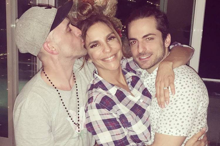 Ivete Sangalo visita Paulo Gustavo e o marido