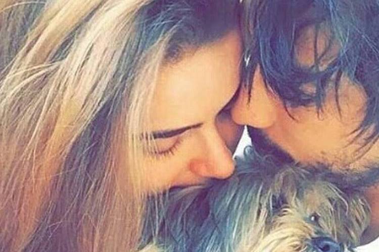 Douglas Sampaio se declara para namorada Rayanne Morais