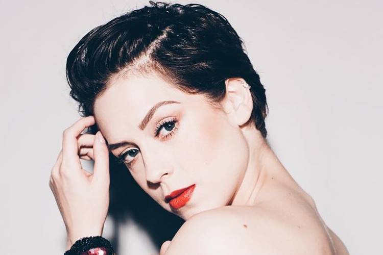 Sophia Abrahão lança seu novo perfume