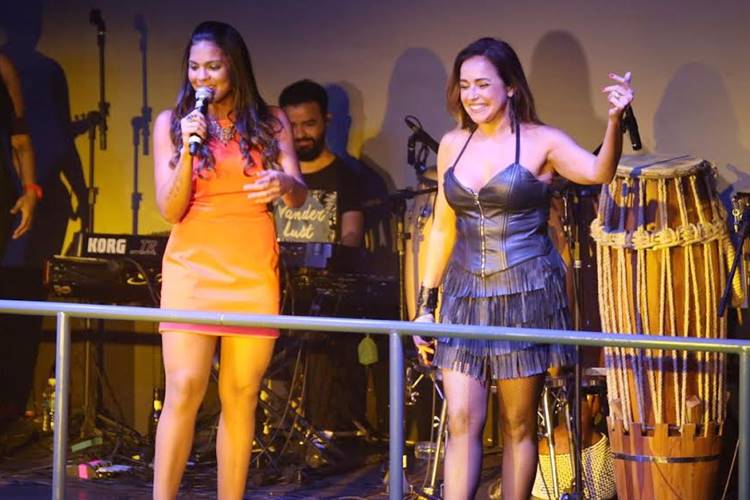 Vingadora canta com Daniela Mercury em São Paulo