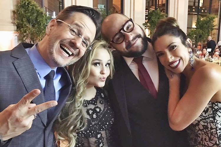 Famosos marcam presença em jantar beneficente