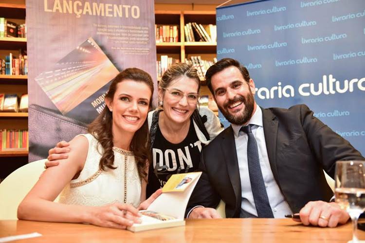 Autores com Anna Paola Fragni Divulgação