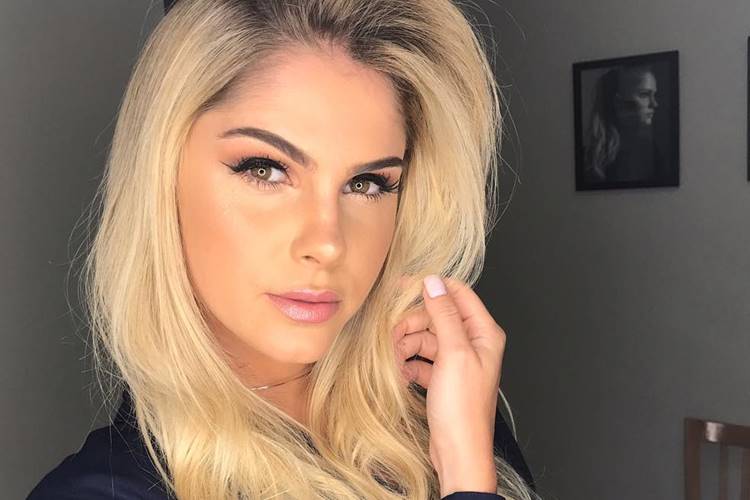Bárbara Evans vive romance com empresário
