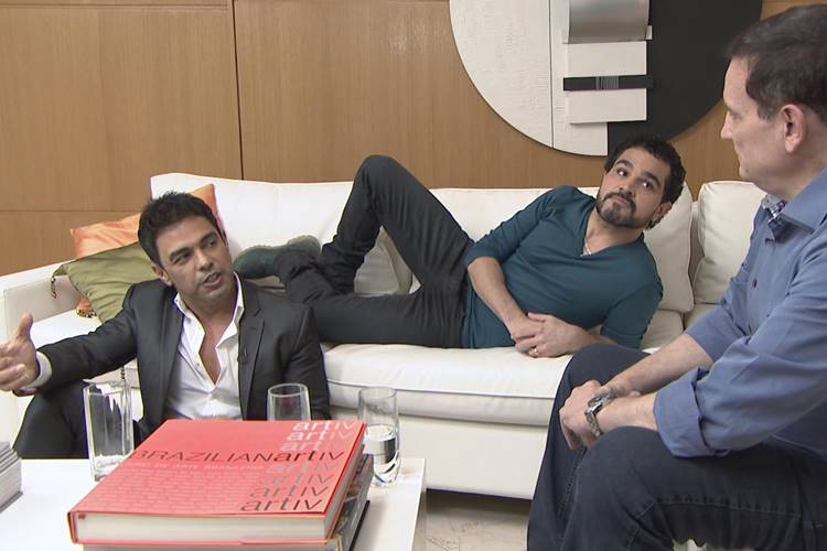 Roberto Cabrini mostra trajetória de Zezé Di Camargo e Luciano, no Conexão Repórter