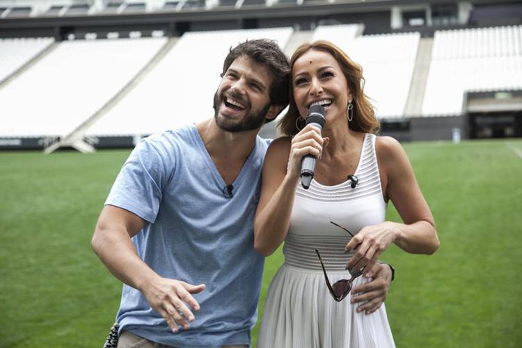 Sabrina Sato vai com Duda Nagle em festa beneficente de crianças com câncer