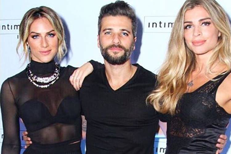 Bruno Gagliasso posa com Giovanna Ewbank e Grazi Massafera em evento