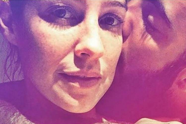 Luana Piovani e Pedro Scooby aparecem em foto romântica e internautas elogiam