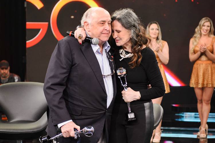 Mauro Mendonça e Rosamaria Murtinho se emocionam com o ‘Troféu Mário Lago’