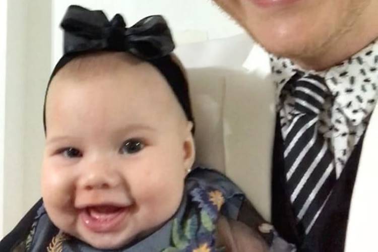 Filha de Michel Teló, Melinda dá show de fofura nos bastidores do “The Voice Brasil”