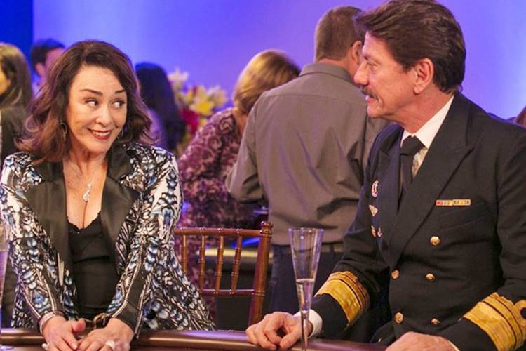 Sol Nascente - Dona Mocinha seduz almirante uruguaio