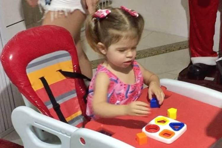 Aos 2 anos, filha de Mirella Santos e Ceará aparece falando inglês em vídeo