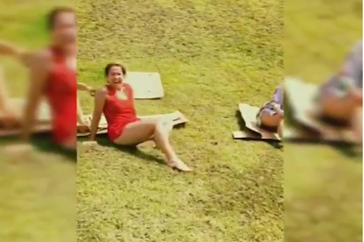 Zilu escorrega de ‘skibunda’ e arranca gargalhadas das filhas e do neto