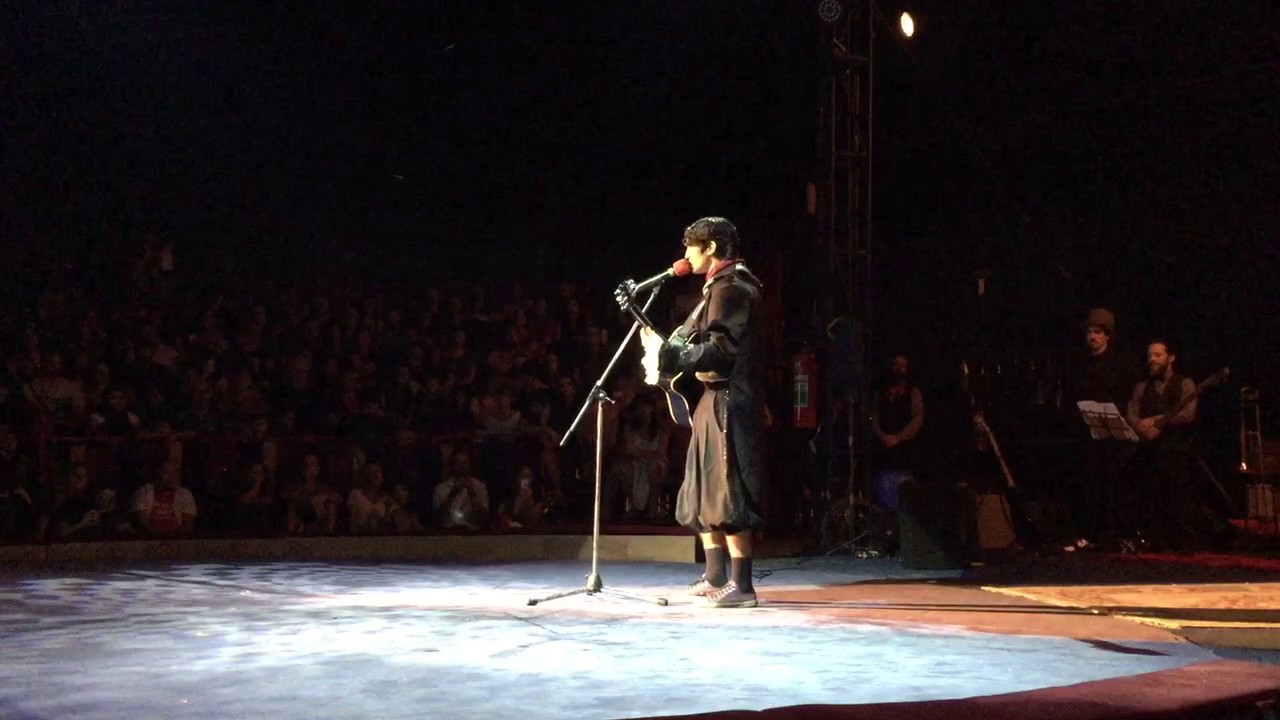 Gabriel Leone homenageia Domingos Montagner em circo fundado pelo ator – Veja!