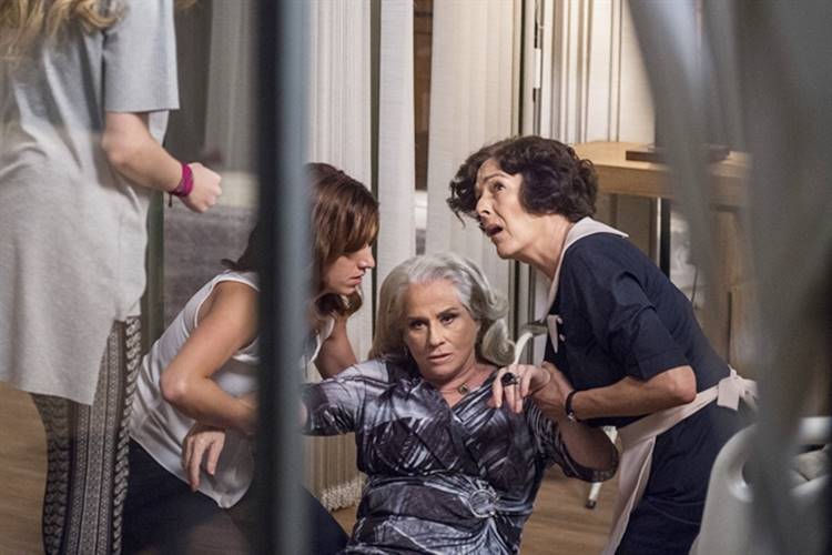 A Lei do Amor - Mag desmaia