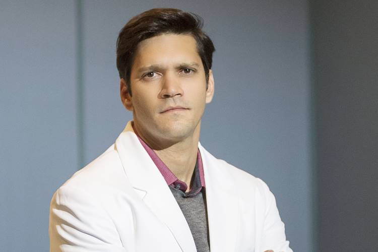 Armando Babaioff deixa elenco de ‘A Lei do Amor’