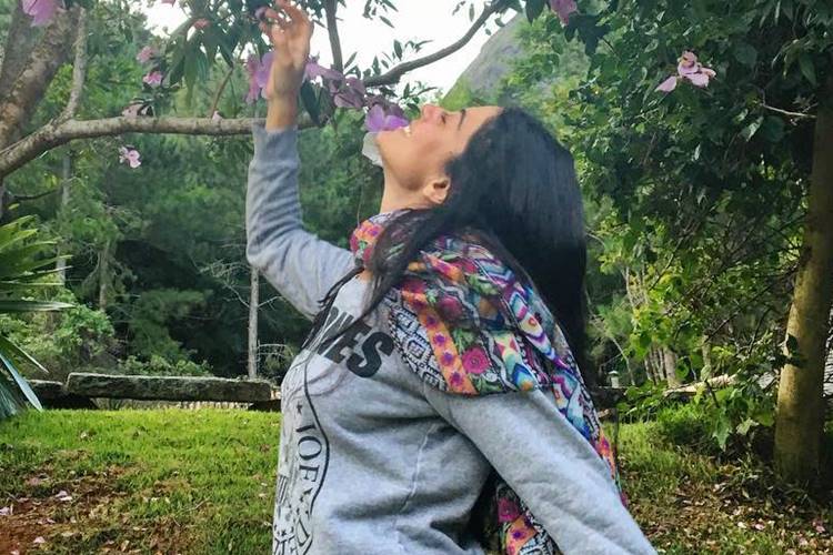 Carol Castro comemora primeira gravidez nas redes sociais