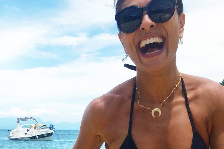 Juliana Paes mostra corpo enxuto de biquíni e recebe elogios de internautas