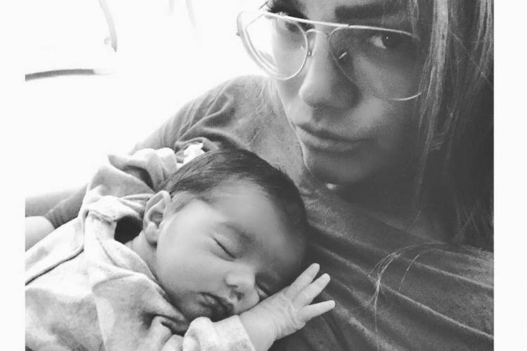 Kelly Key mostra rotina com filho recém-nascido, Artur, e movimenta as redes sociais