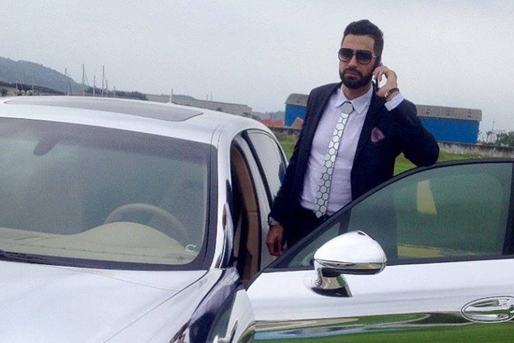 Latino anuncia fim de namoro com Fabi Araújo