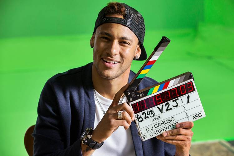 Marquezine tira sarro de Neymar! Casal confere atuação do jogador em filme – Vem ver!