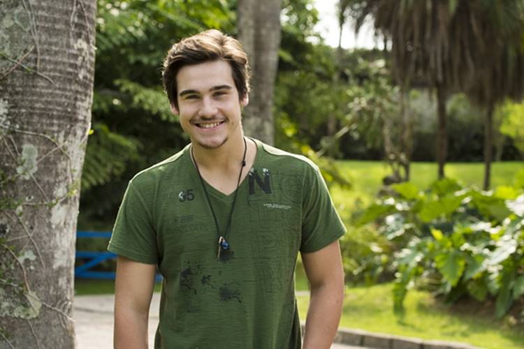 Nicolas Prattes fala sobre suposto namoro com Giulia Costa