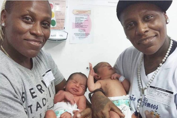 Neném visita filhos gêmeos da irmã, Pepê