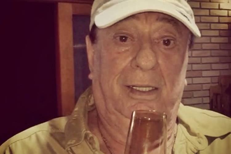 Em vídeo, Raul Gil agradece renovação de contrato com o SBT